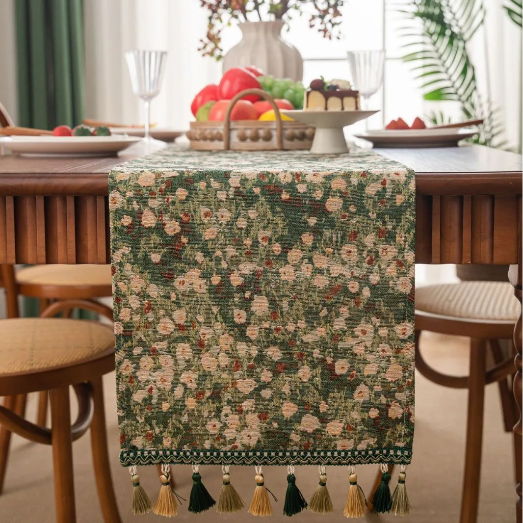Chemin de Table Jacquard Rétro à Franges – Élégance Vintage et Charme Artistique