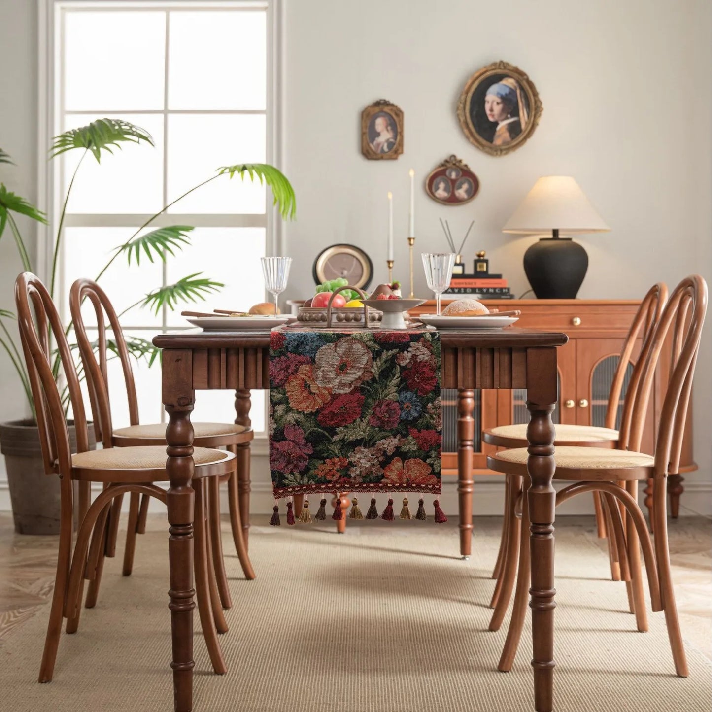 Chemin de Table Jacquard Rétro à Franges – Élégance Vintage et Charme Artistique