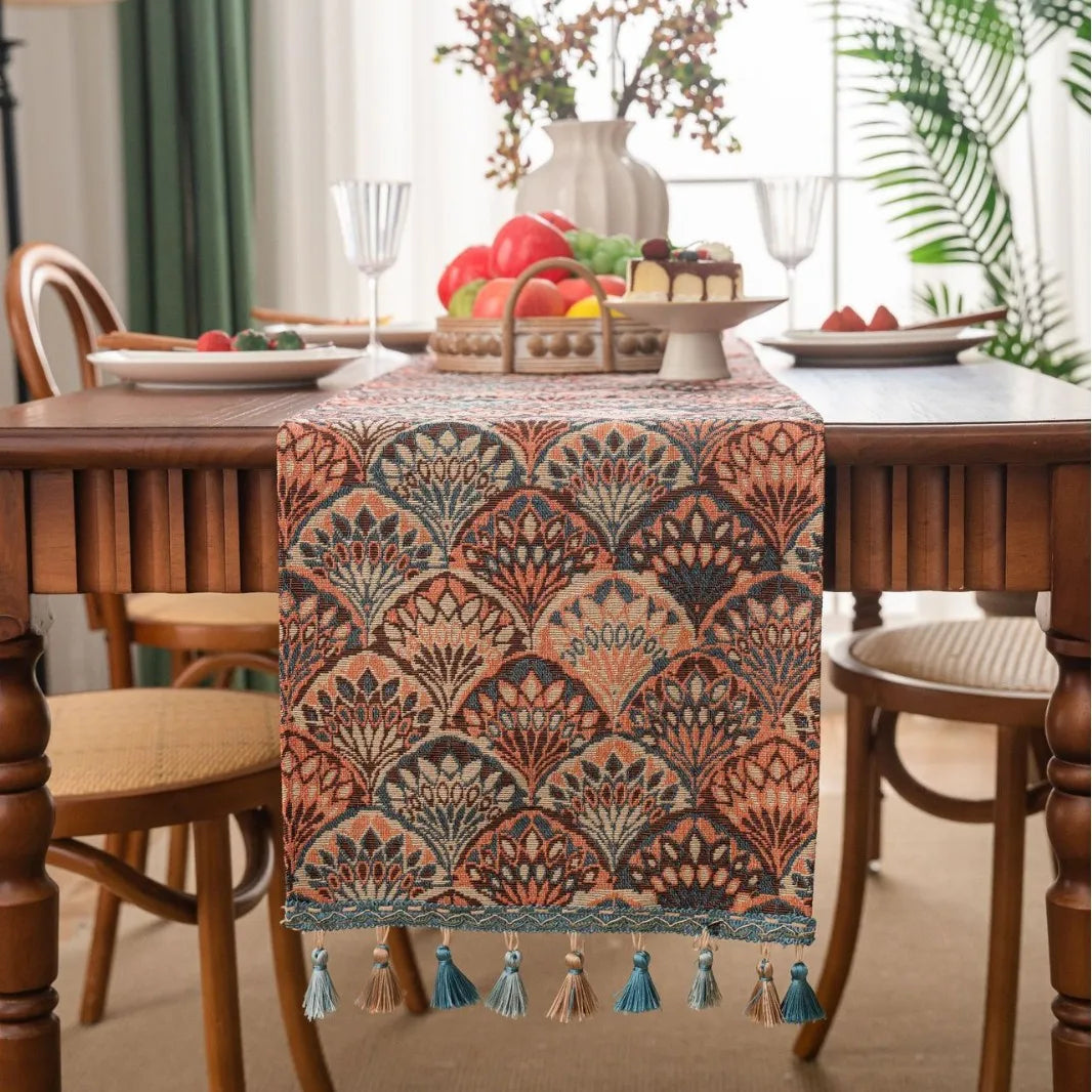Chemin de Table Jacquard Rétro à Franges – Élégance Vintage et Charme Artistique