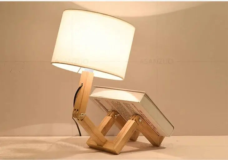 Lampe de Table en Bois Forme Robot – Décoration Artistique et Luminaire Design