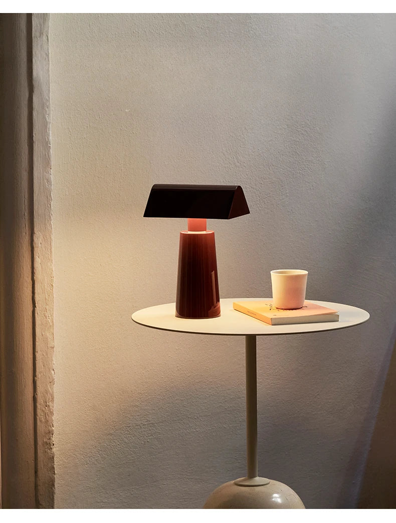 Lampe de Table Danoise Caret MF1 – Élégance Moderne et Recharge Sans Fil