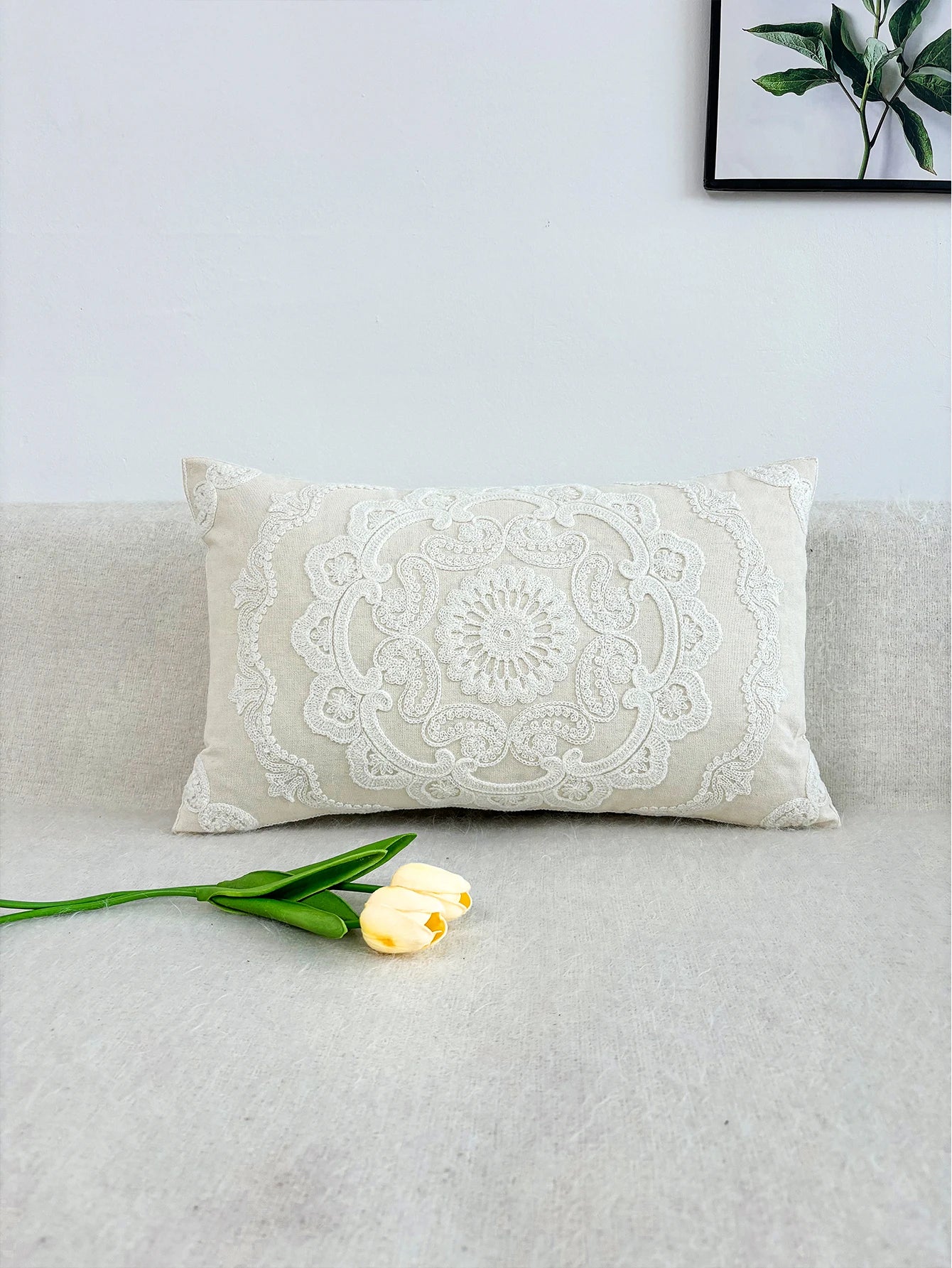 Housse de coussin ronde brodée à la main – Élégance artisanale pour une touche décorative raffinée