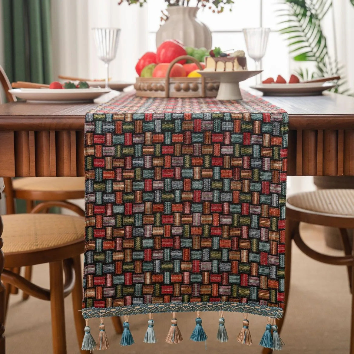 Chemin de Table Jacquard Rétro à Franges – Élégance Vintage et Charme Artistique