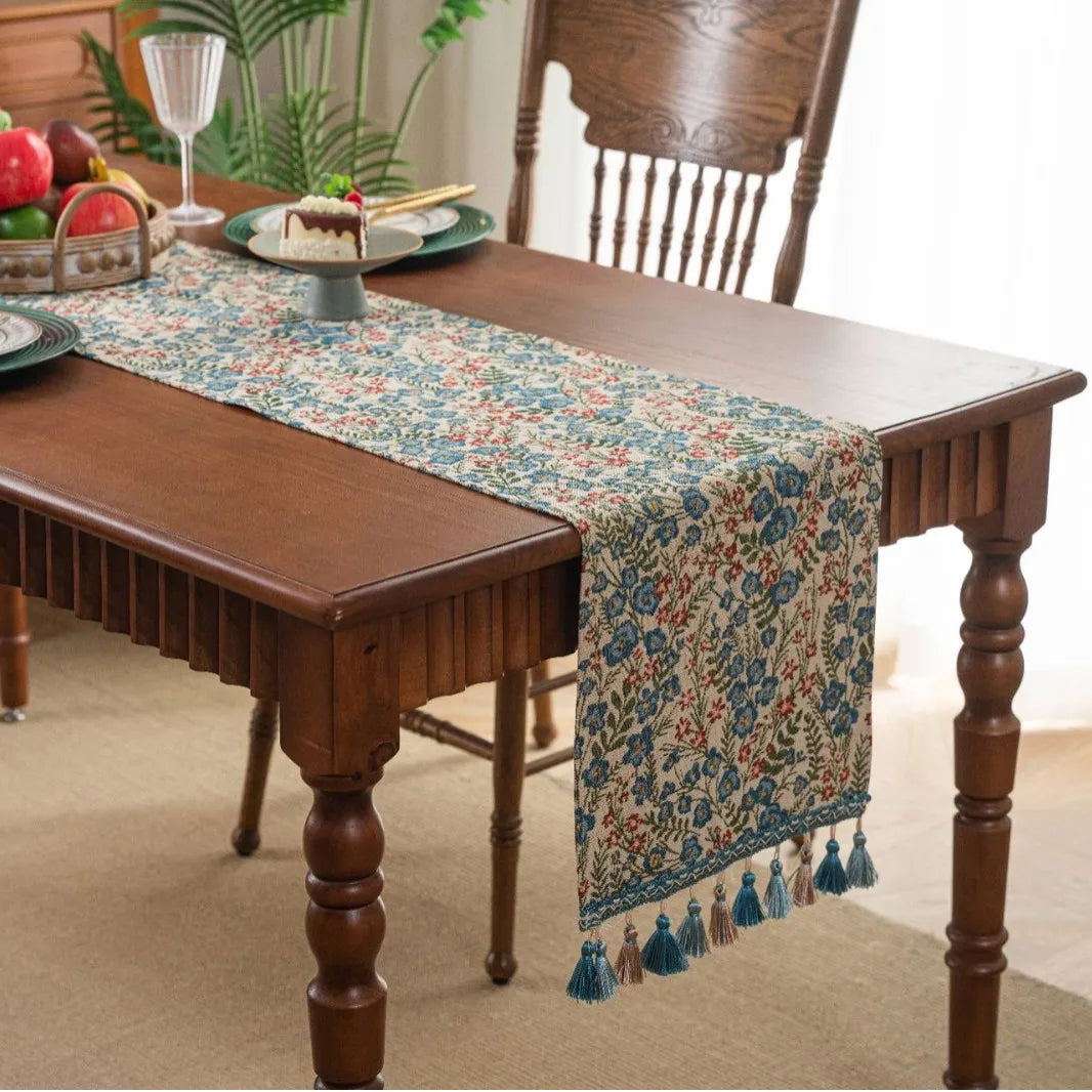 Chemin de Table Jacquard Rétro à Franges – Élégance Vintage et Charme Artistique