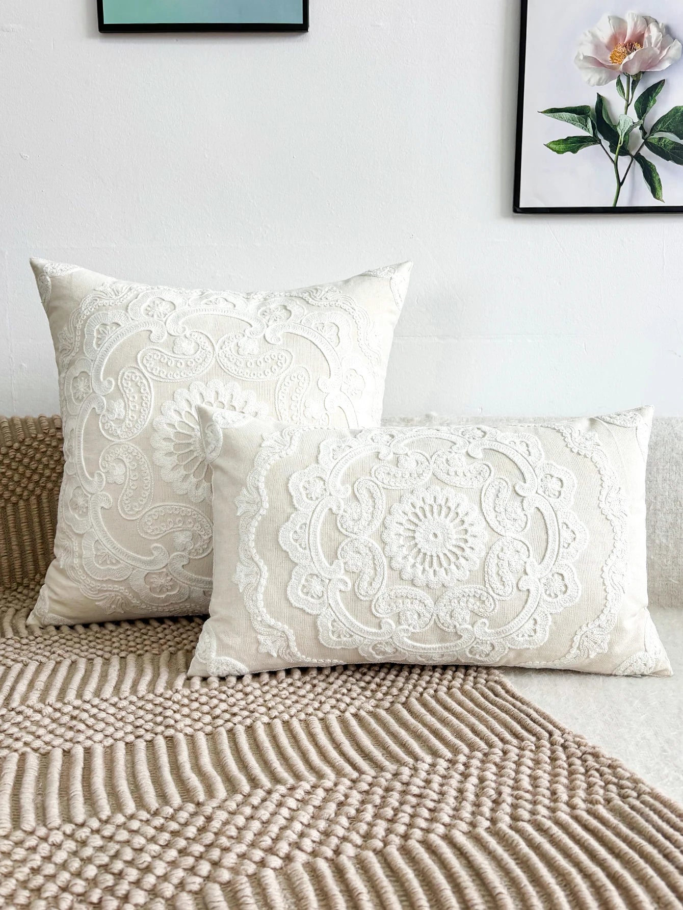 Housse de coussin ronde brodée à la main – Élégance artisanale pour une touche décorative raffinée