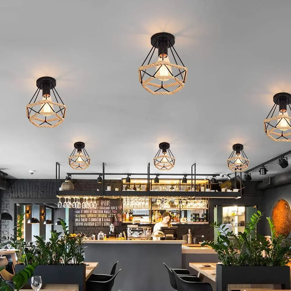 Plafonnier Vintage en Fer Noir – Élégance Industrielle et Design Compact