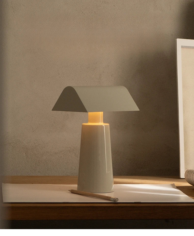 Lampe de Table Danoise Caret MF1 – Élégance Moderne et Recharge Sans Fil