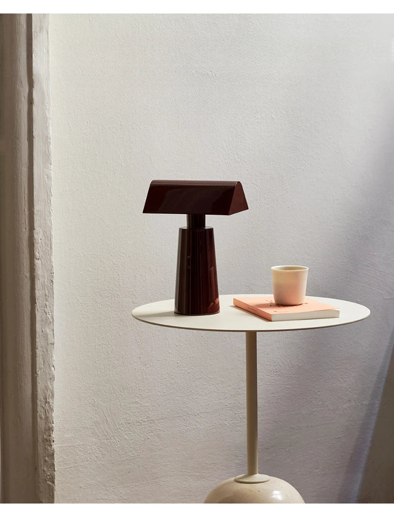 Lampe de Table Danoise Caret MF1 – Élégance Moderne et Recharge Sans Fil