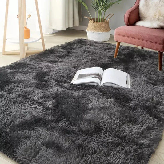 Tapis moelleux gris foncé nuancé