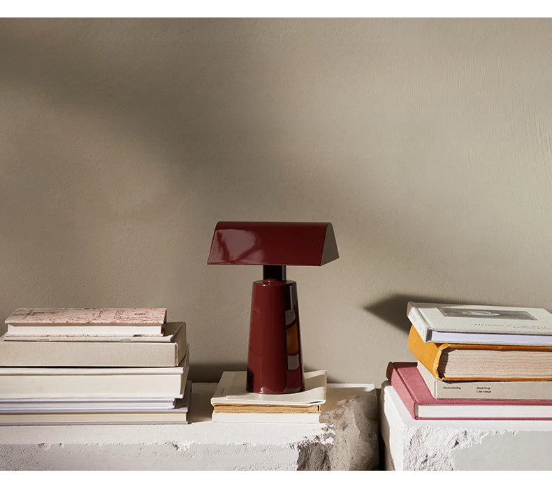 Lampe de Table Danoise Caret MF1 – Élégance Moderne et Recharge Sans Fil