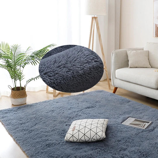 Tapis moelleux gris foncé