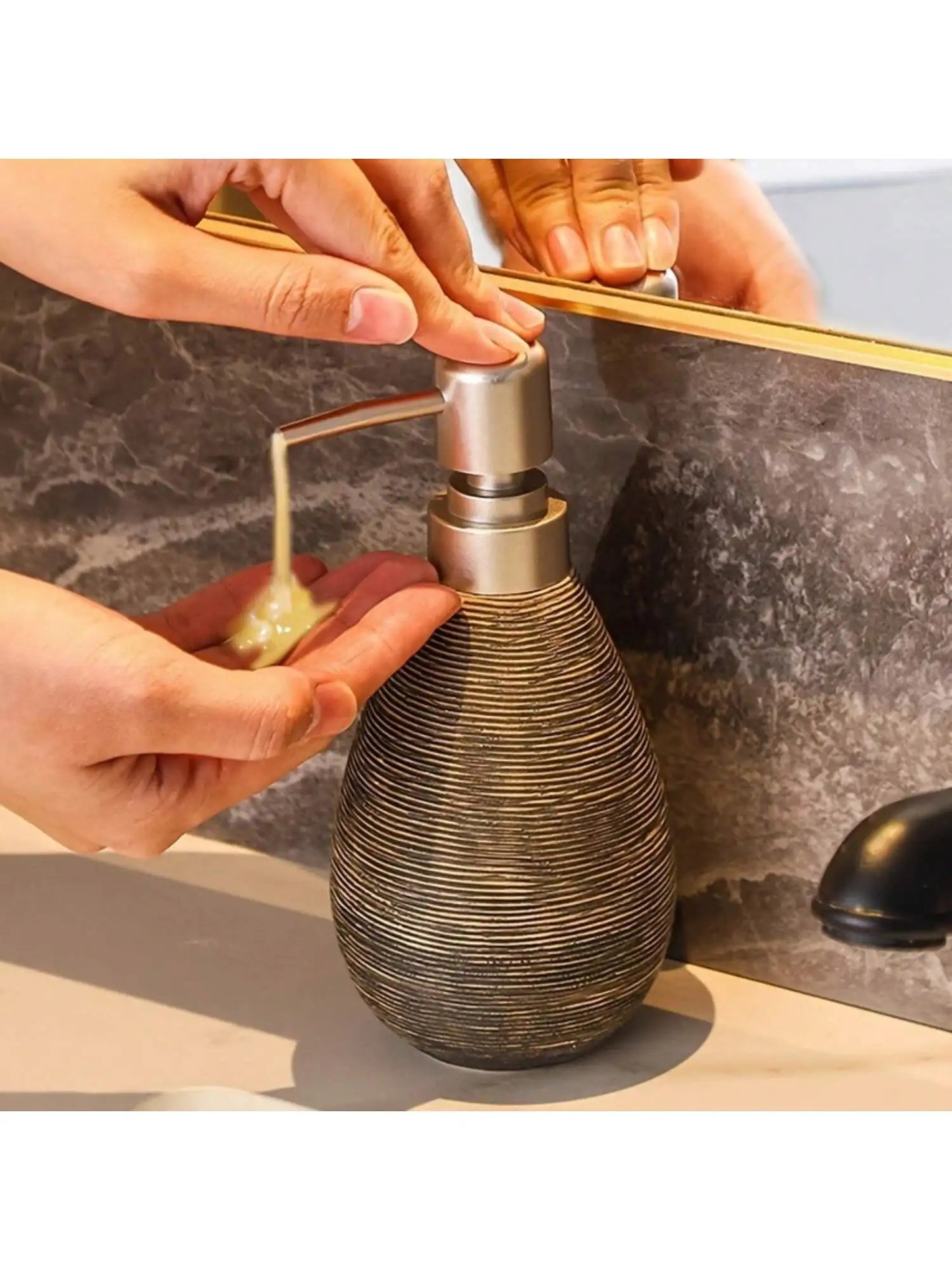 Distributeur de Savon en Céramique Rétro – Élégance et Praticité pour Salle de Bain et Cuisine