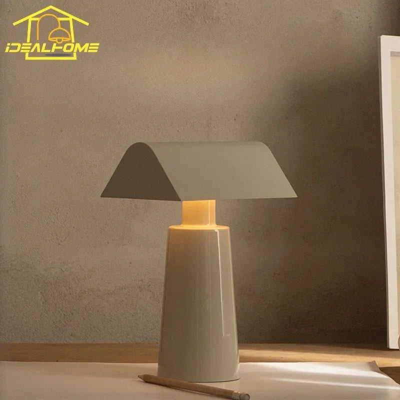 Lampe de Table Danoise Caret MF1 – Élégance Moderne et Recharge Sans Fil