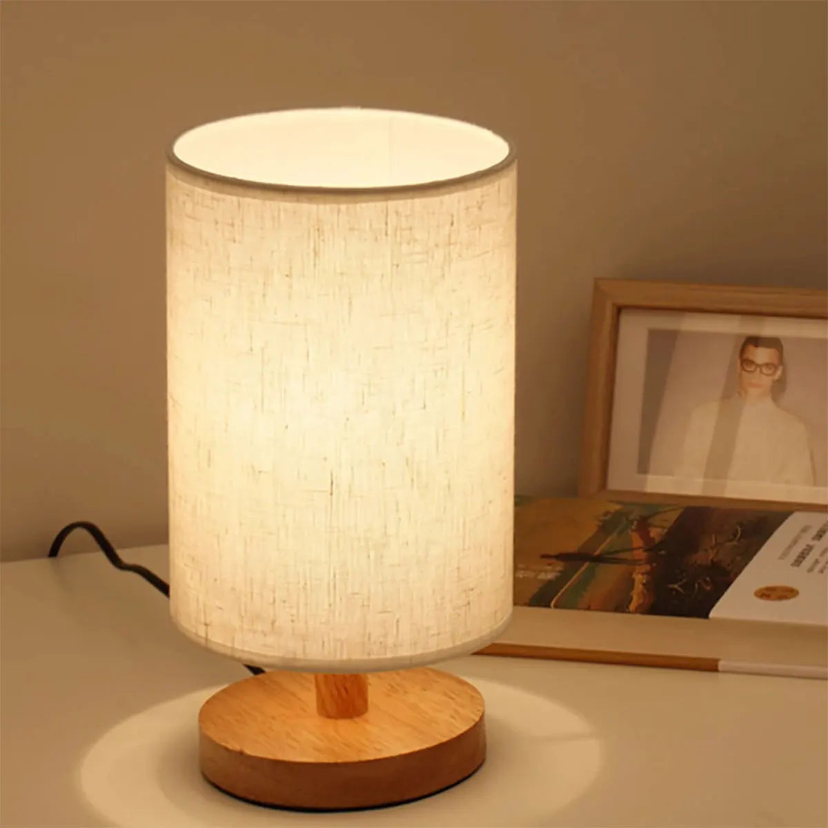 Lampe de Chevet Rétro en Bois avec Abat-Jour en Tissu – Éclairage d’Ambiance Dimmable USB