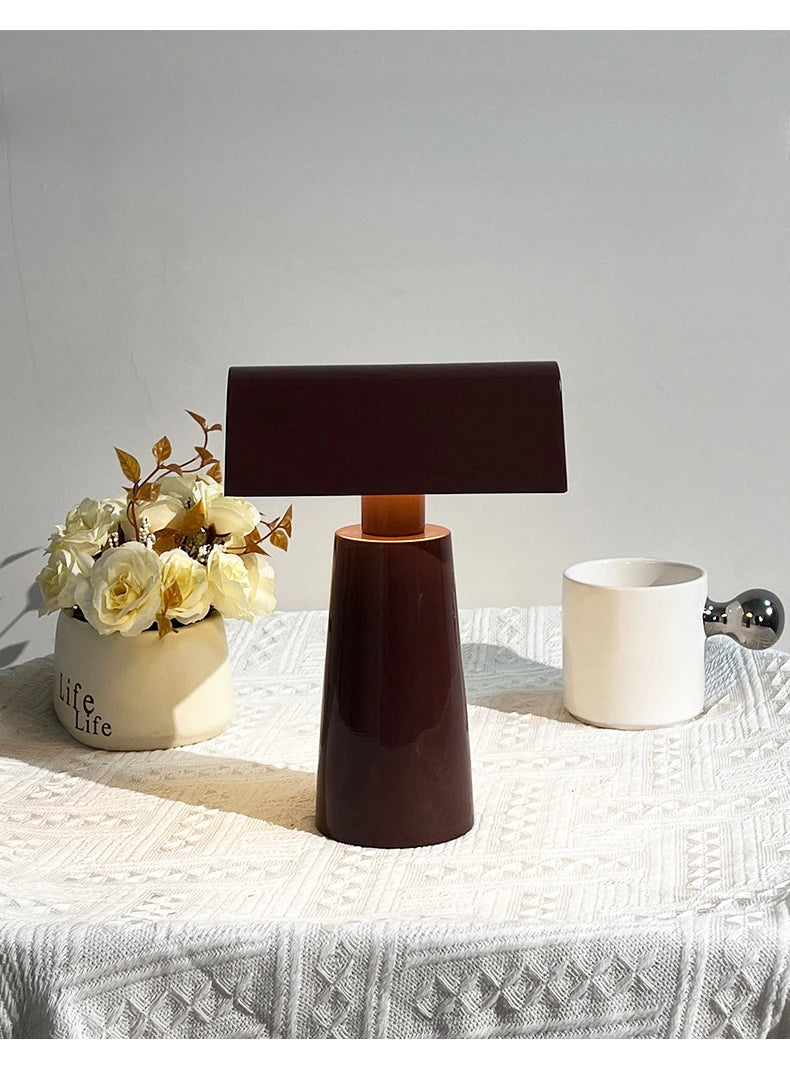 Lampe de Table Danoise Caret MF1 – Élégance Moderne et Recharge Sans Fil