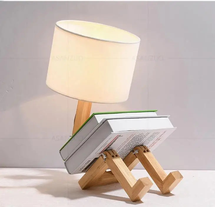 Lampe de Table en Bois Forme Robot – Décoration Artistique et Luminaire Design