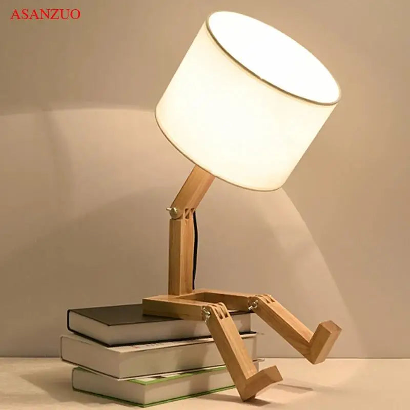 Lampe de Table en Bois Forme Robot – Décoration Artistique et Luminaire Design