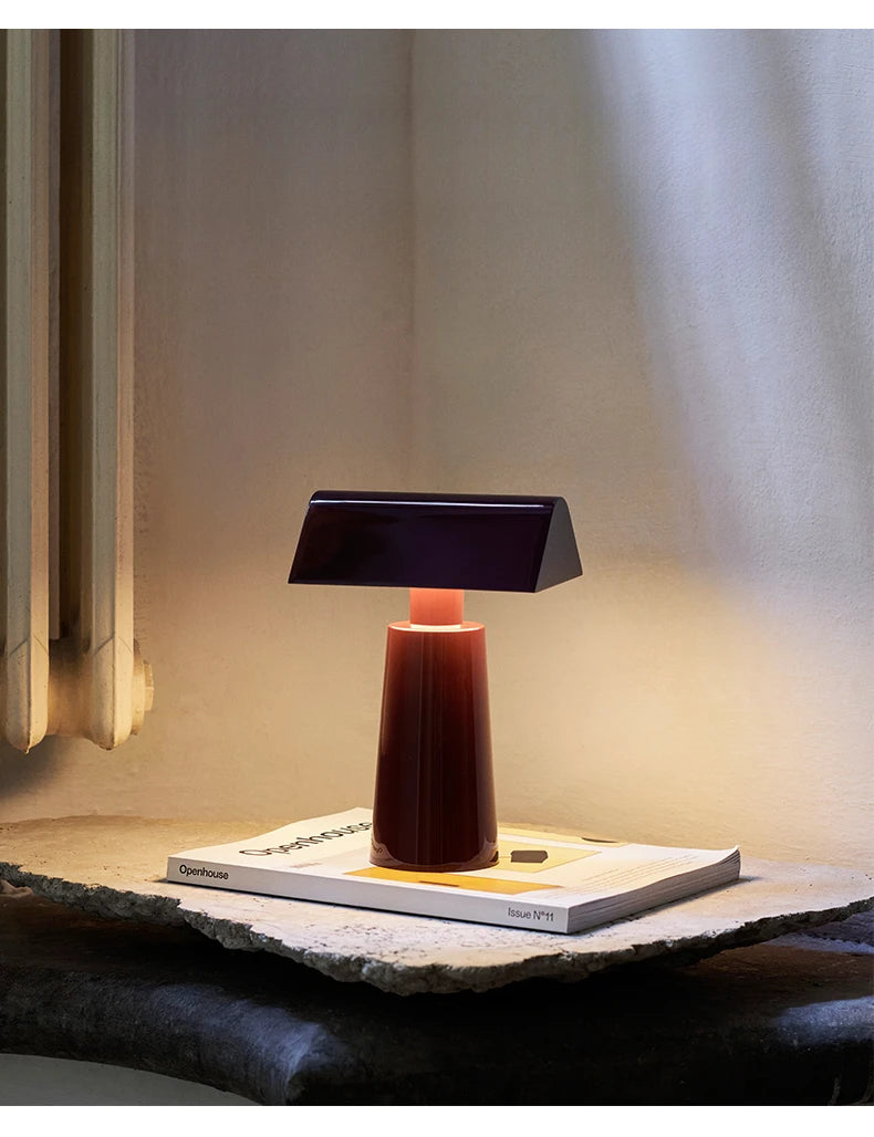 Lampe de Table Danoise Caret MF1 – Élégance Moderne et Recharge Sans Fil
