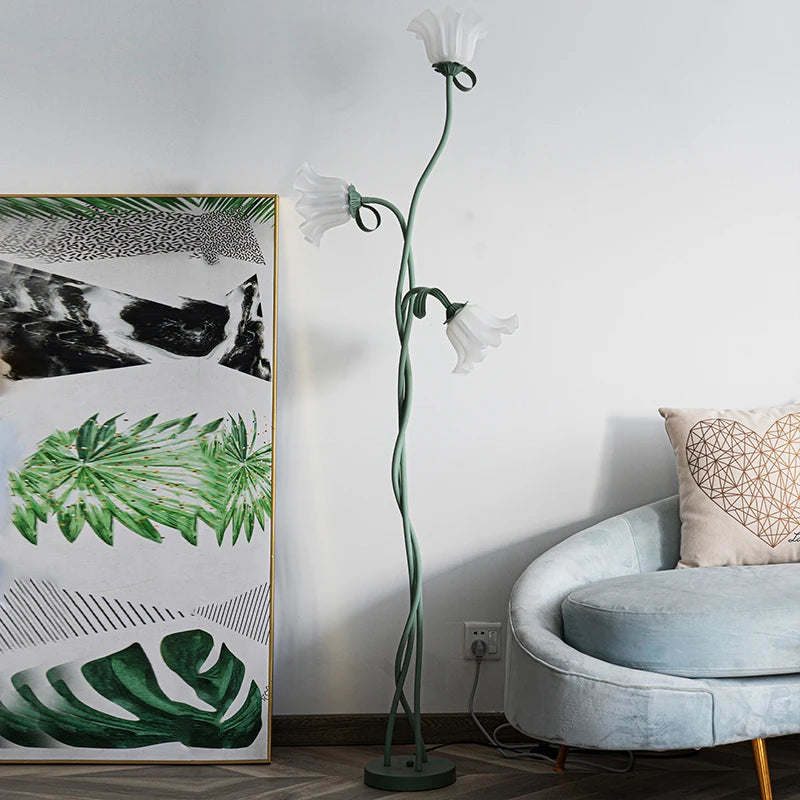 Lampe sur pied florale à 3 fleurs de lys