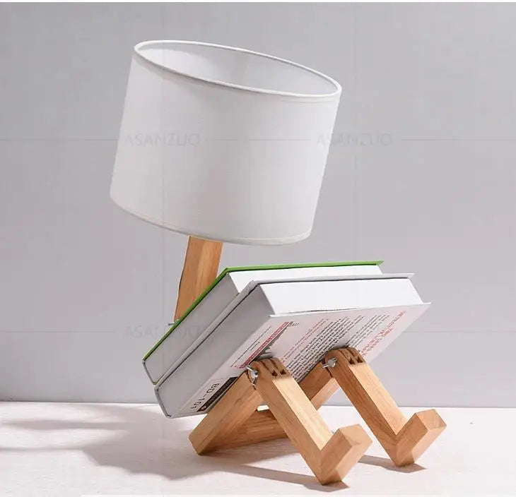 Lampe de Table en Bois Forme Robot – Décoration Artistique et Luminaire Design