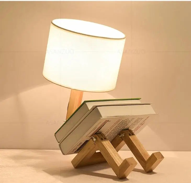 Lampe de Table en Bois Forme Robot – Décoration Artistique et Luminaire Design