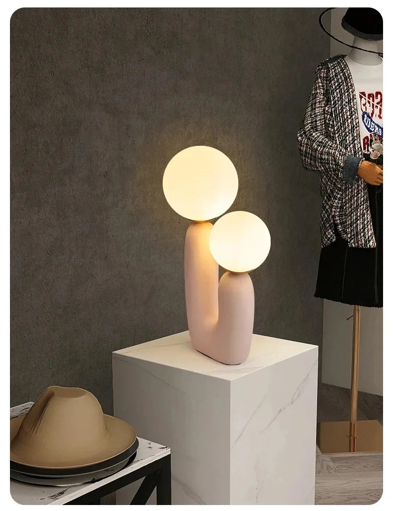 Lampe de Table Double Boule en Verre – Élégance Sculpturale et Lumière Douce
