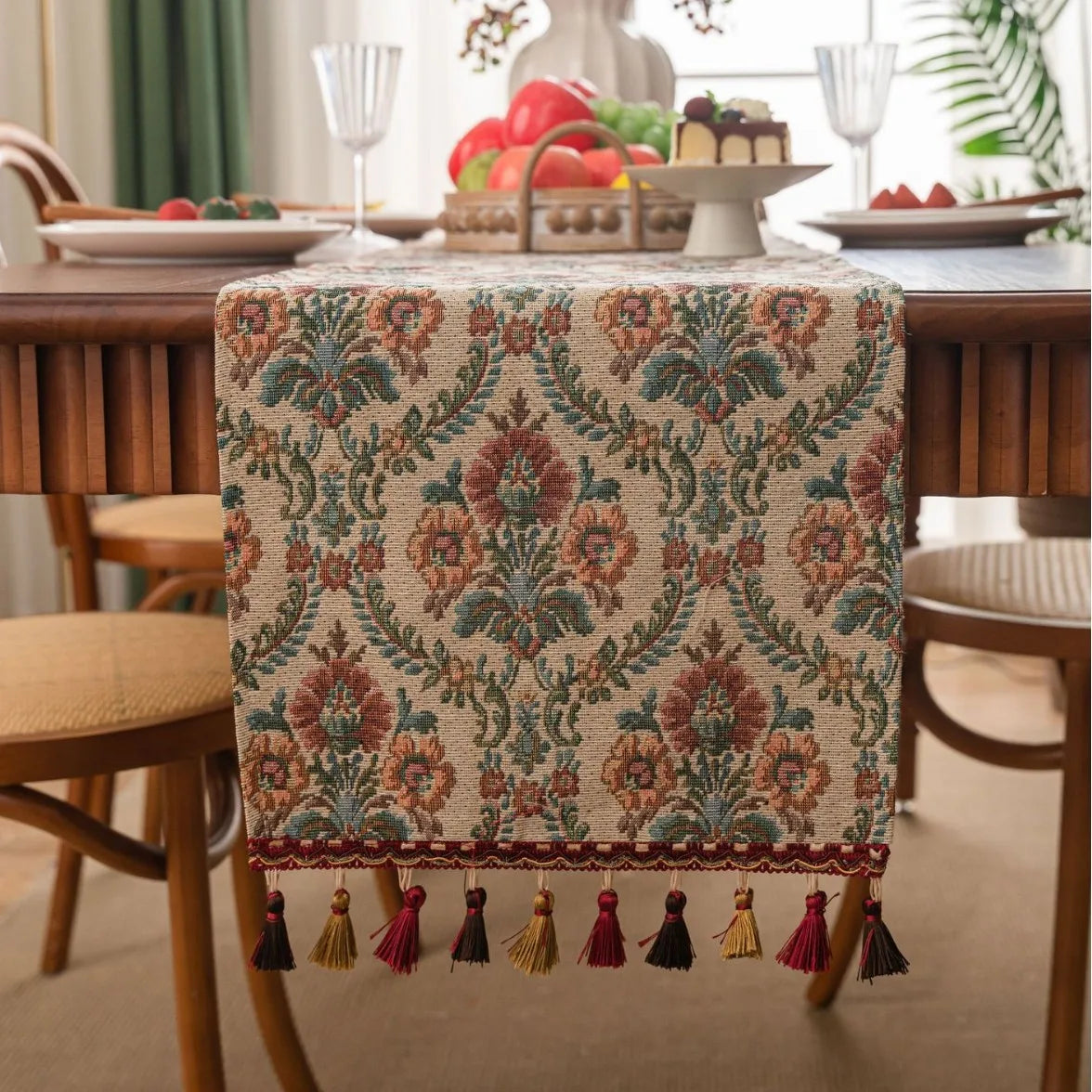 Chemin de Table Jacquard Rétro à Franges – Élégance Vintage et Charme Artistique